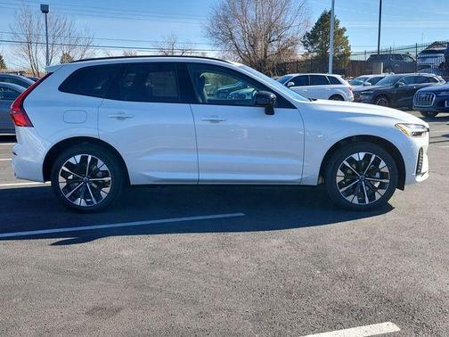 2026 Volvo XC60 B5 Plus