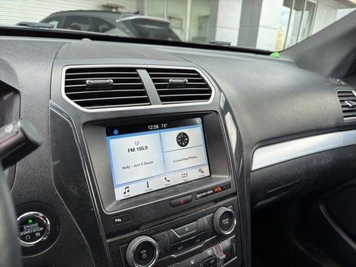 Smoked Quartz Metallic Tinted Clearcoat 2017 Ford Explorer XLT