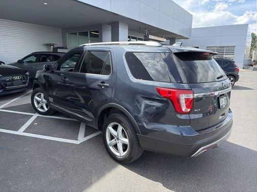Smoked Quartz Metallic Tinted Clearcoat 2017 Ford Explorer XLT