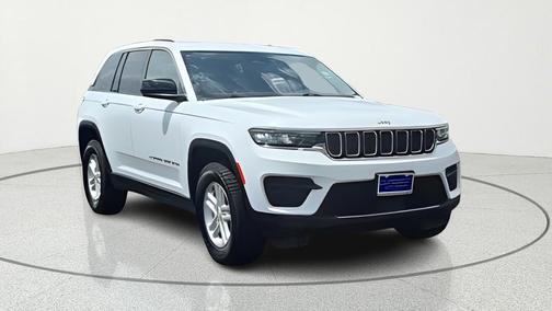 Bright White Clearcoat 2023 Jeep Grand Cherokee Laredo