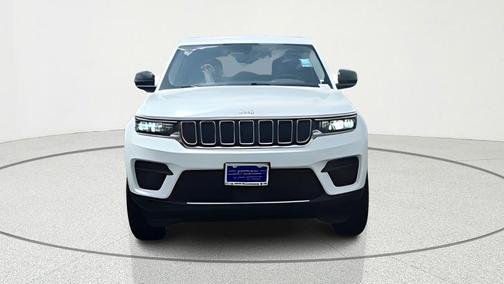 Bright White Clearcoat 2023 Jeep Grand Cherokee Laredo