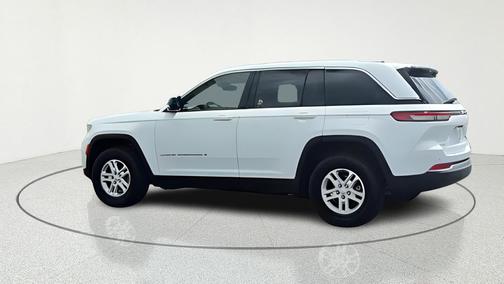 Bright White Clearcoat 2023 Jeep Grand Cherokee Laredo