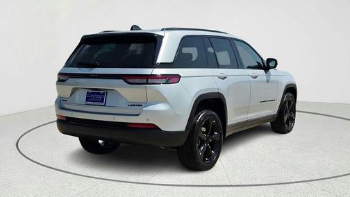 Silver Zynith 2025 Jeep Grand Cherokee Limited