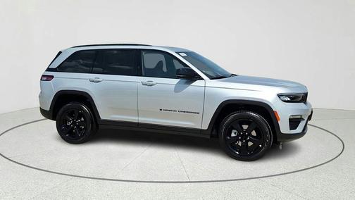 Silver Zynith 2025 Jeep Grand Cherokee Limited