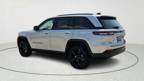 Silver Zynith 2025 Jeep Grand Cherokee Limited