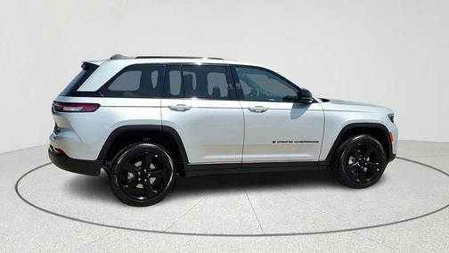 Silver Zynith 2025 Jeep Grand Cherokee Limited