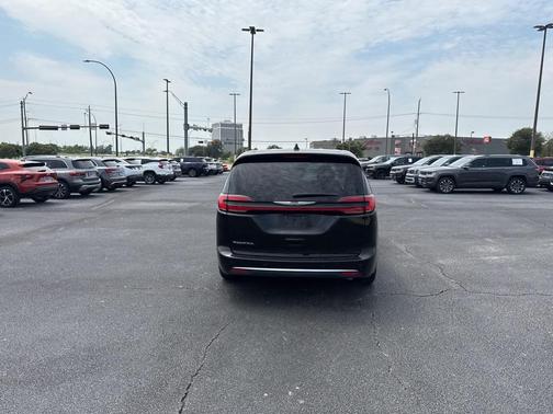 2024 Chrysler Pacifica Touring-L