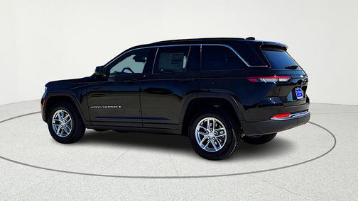 Diamond Black 2026 Jeep Grand Cherokee Laredo
