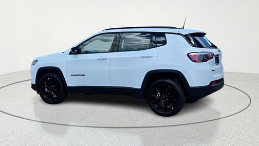 Bright White Clearcoat 2026 Jeep Compass Latitude