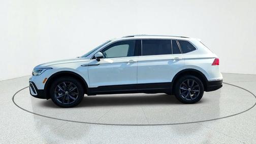 Opal White Pearl Effect 2023 Volkswagen Tiguan 2.0T SE