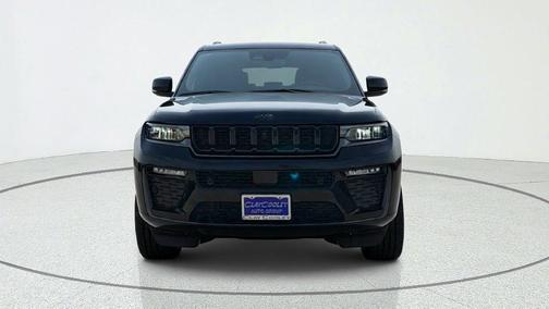 Gloss Black 2027 Jeep Grand Cherokee Limited