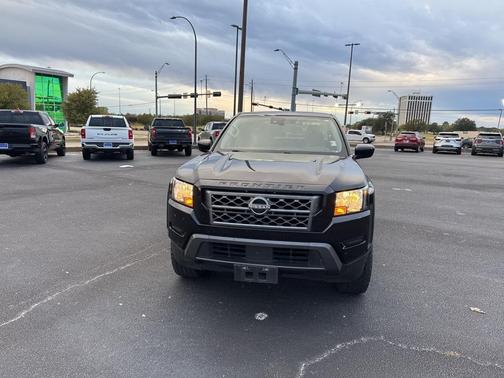 2022 Nissan Frontier SV