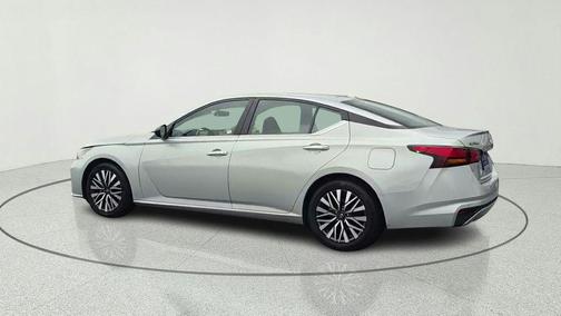 Brilliant Silver Metallic 2024 Nissan Altima 2.5 SV
