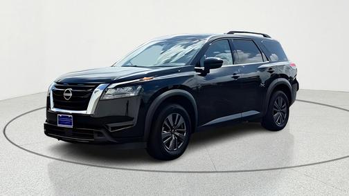 Super Black 2024 Nissan Pathfinder SV