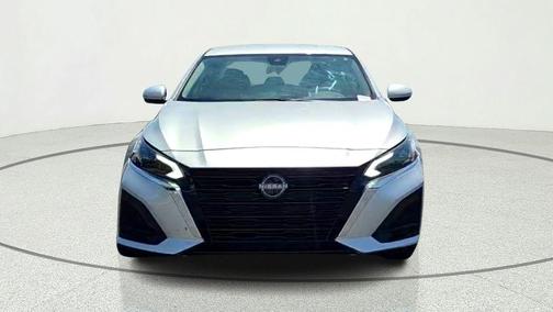 Brilliant Silver Metallic 2023 Nissan Altima 2.5 SV