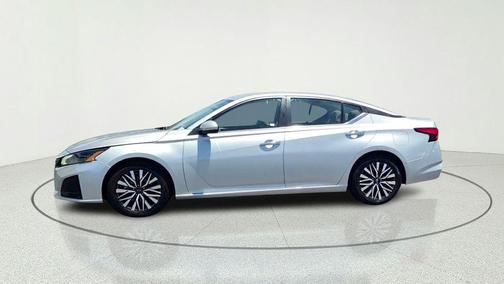 Brilliant Silver Metallic 2023 Nissan Altima 2.5 SV