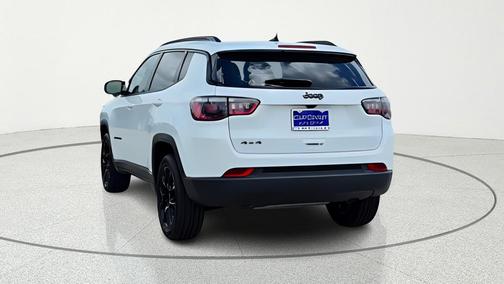 Bright White Clearcoat 2026 Jeep Compass Latitude