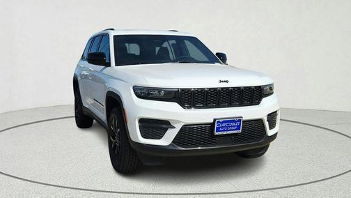 Bright White Clearcoat 2025 Jeep Grand Cherokee Laredo