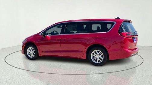 PR6 2027 Chrysler Pacifica SELECT