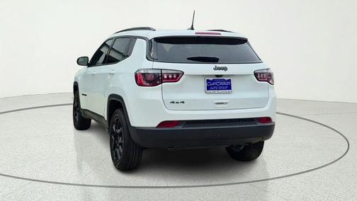 Bright White Clearcoat 2026 Jeep Compass Latitude