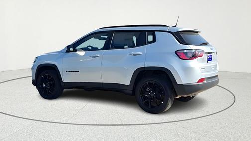 Silver Zynith 2026 Jeep Compass Latitude