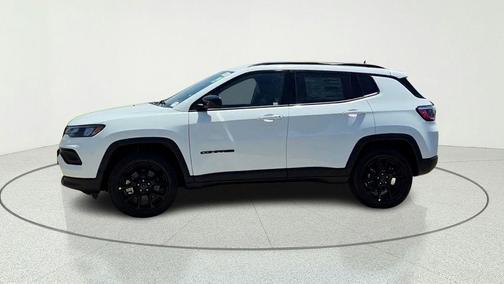 Bright White Clearcoat 2026 Jeep Compass Latitude