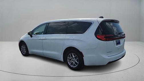2023 Chrysler Pacifica Touring-L