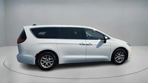 2023 Chrysler Pacifica Touring-L