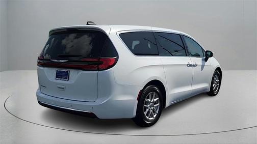 2023 Chrysler Pacifica Touring-L