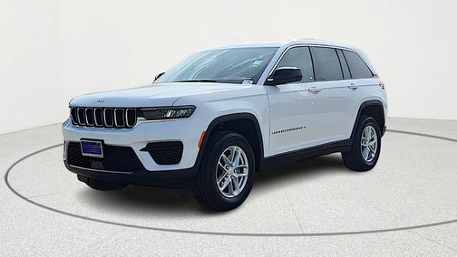 Bright White Clearcoat 2026 Jeep Grand Cherokee Laredo X