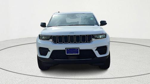 Bright White Clearcoat 2026 Jeep Grand Cherokee Laredo X