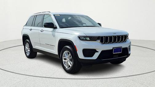 Bright White Clearcoat 2026 Jeep Grand Cherokee Laredo X