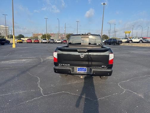 2022 Nissan Titan SV