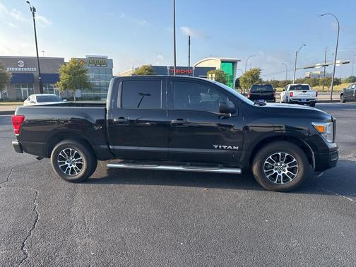 2022 Nissan Titan SV