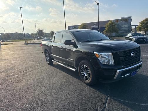 2022 Nissan Titan SV