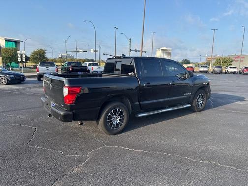 2022 Nissan Titan SV