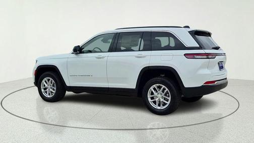 Bright White Clearcoat 2026 Jeep Grand Cherokee Laredo