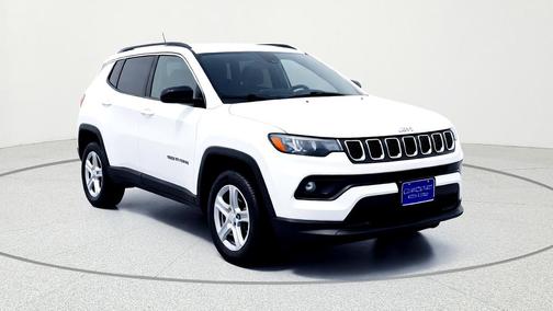 Bright White Clearcoat 2024 Jeep Compass Latitude