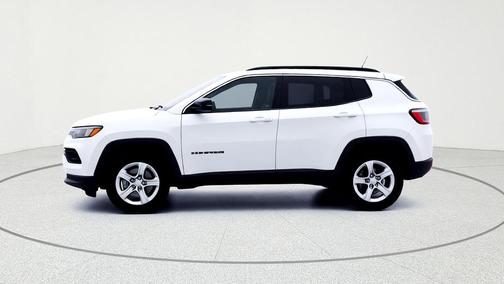 Bright White Clearcoat 2024 Jeep Compass Latitude