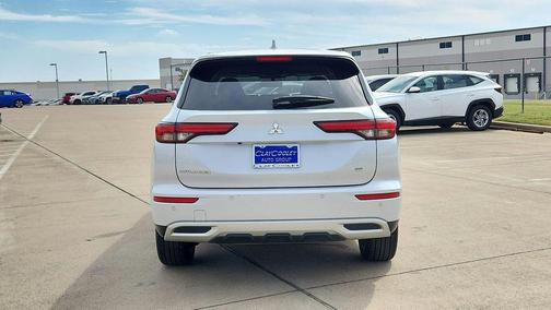 2024 Mitsubishi Outlander SE