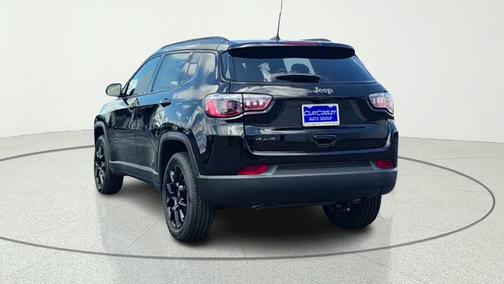 Diamond Black Crystal Pearlcoat 2026 Jeep Compass Latitude