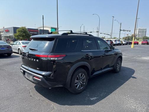 2024 Nissan Pathfinder SV