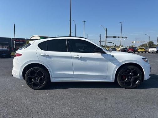 2022 Alfa Romeo Stelvio Veloce