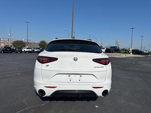 2022 Alfa Romeo Stelvio Veloce