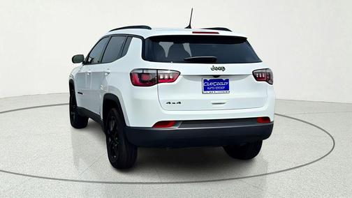 Bright White Clearcoat 2026 Jeep Compass Latitude