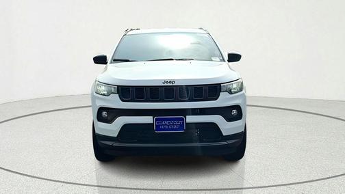 Bright White Clearcoat 2026 Jeep Compass Latitude