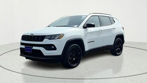 Bright White Clearcoat 2026 Jeep Compass Latitude