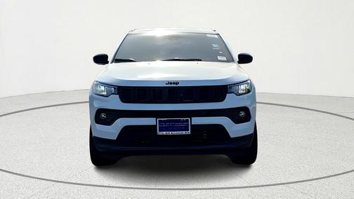 Bright White Clearcoat 2026 Jeep Compass Latitude