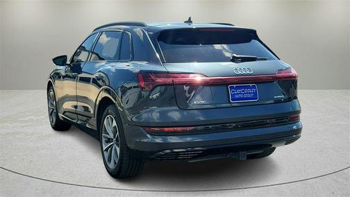 2021 Audi e-tron Premium Plus
