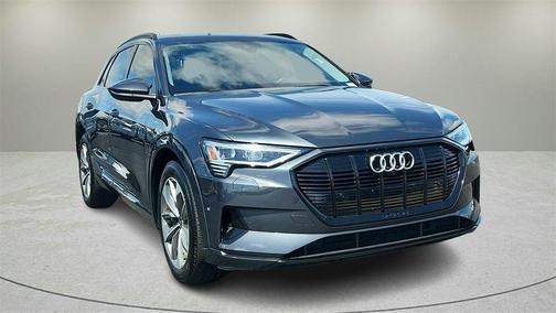 2021 Audi e-tron Premium Plus